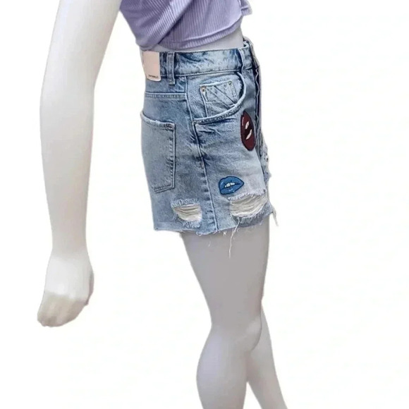 Zara High Rise Distressed Lip Appliqués Patches Denim Shorts Size 02 - Picture 4 of 10